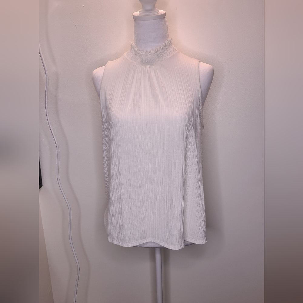 25-2-353 W5 White Sleeveless Blouse Size M NWOT